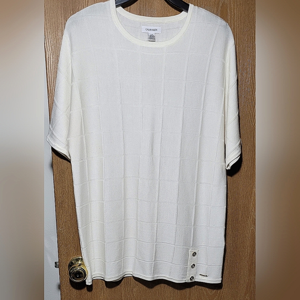 CALVIN KLEIN Short-Sleeved Gold buttoned Sweater Large